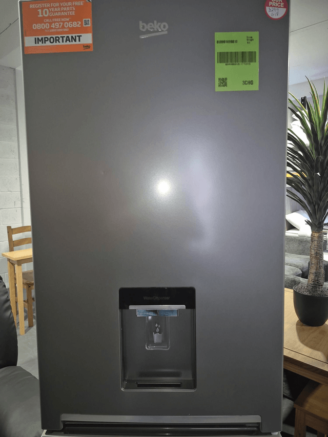 Beko fridge freezer £299