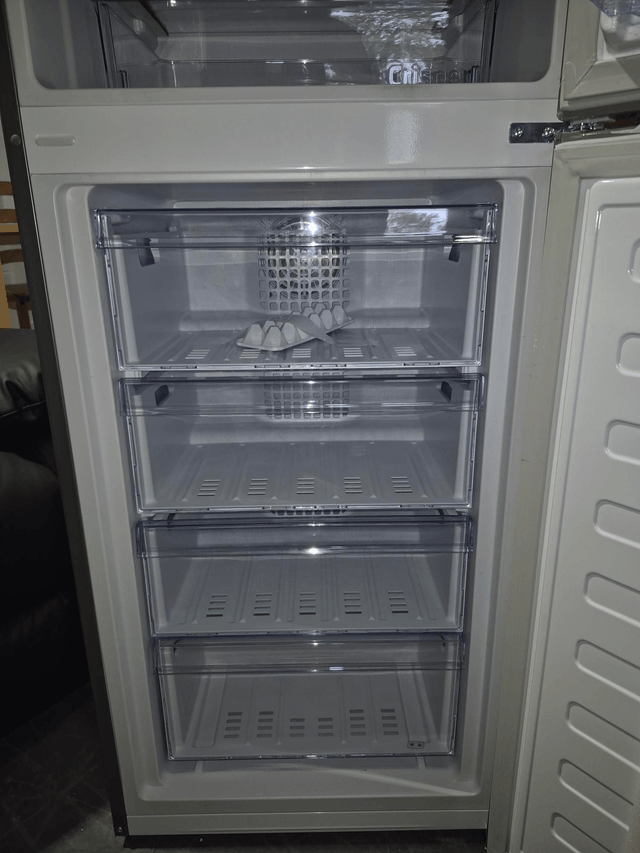 Beko fridge freezer £299